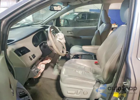 2012 Toyota Sienna Xle z USA, uszkodzony, nr VIN 5TDYK3DC9CS215915